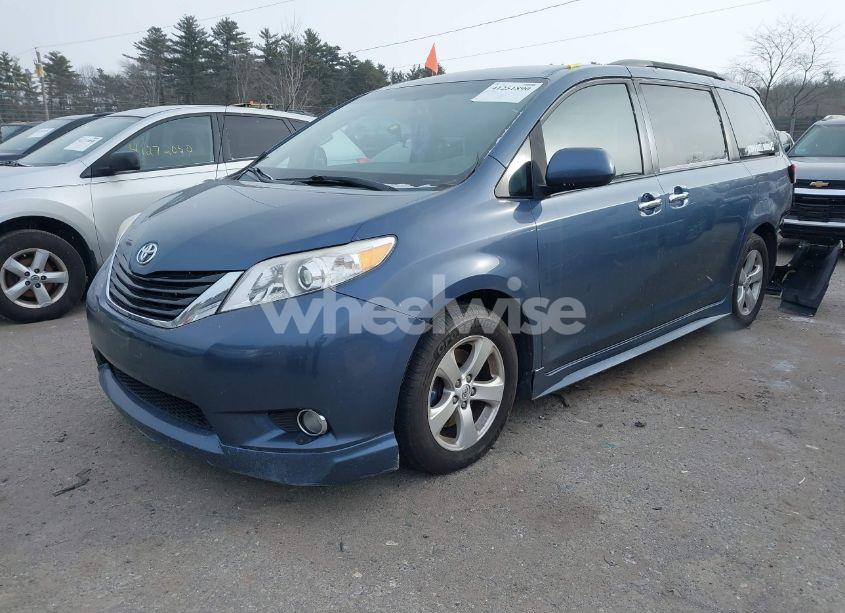 Photo 2 of 2014 Toyota Sienna LE V6 8 PASSENGER (VIN 5TDKK3DC0ES449384)