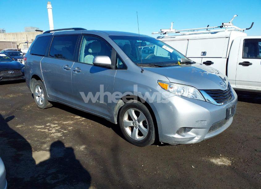 2014 Toyota Sienna LE V6 7 PASSENGER MOBILITY (VIN 5TDKK3DC0ES467514) main photo