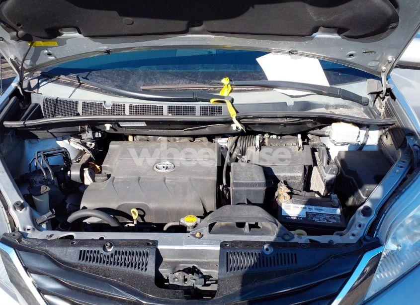 Photo 10 of 2014 Toyota Sienna LE V6 7 PASSENGER MOBILITY (VIN 5TDKK3DC0ES467514)