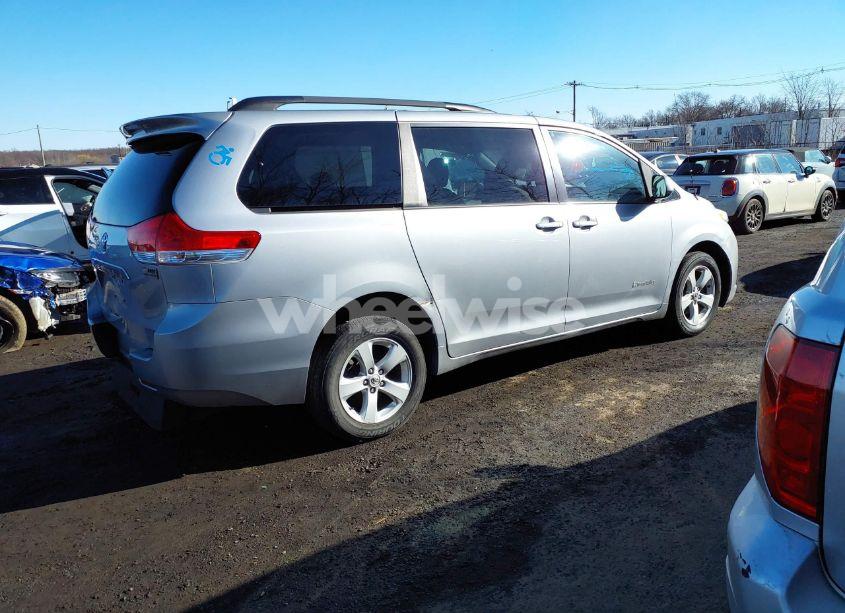 Photo 13 of 2014 Toyota Sienna LE V6 7 PASSENGER MOBILITY (VIN 5TDKK3DC0ES467514)