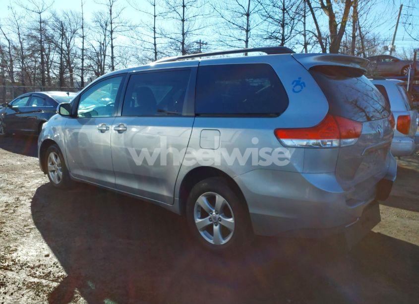 Photo 14 of 2014 Toyota Sienna LE V6 7 PASSENGER MOBILITY (VIN 5TDKK3DC0ES467514)