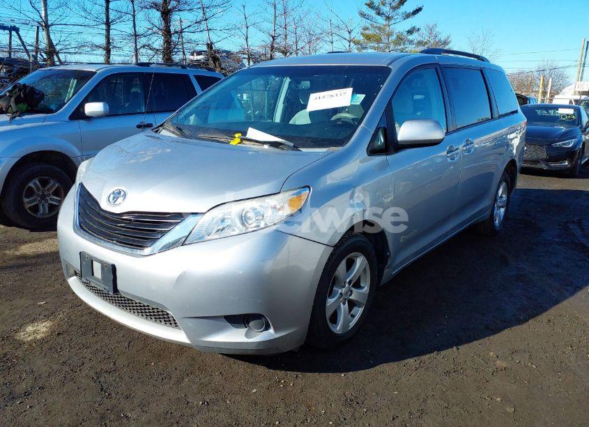 Photo 2 of 2014 Toyota Sienna LE V6 7 PASSENGER MOBILITY (VIN 5TDKK3DC0ES467514)