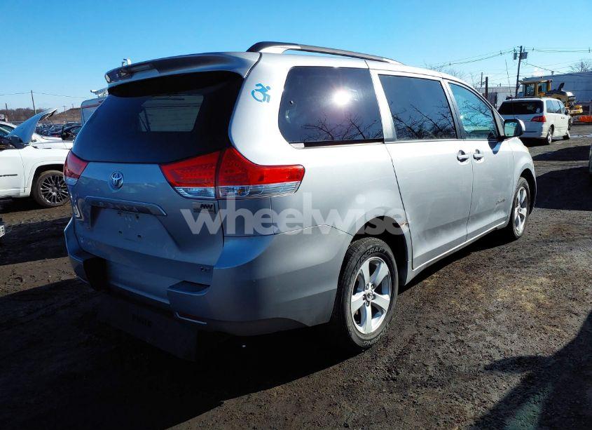 Photo 4 of 2014 Toyota Sienna LE V6 7 PASSENGER MOBILITY (VIN 5TDKK3DC0ES467514)