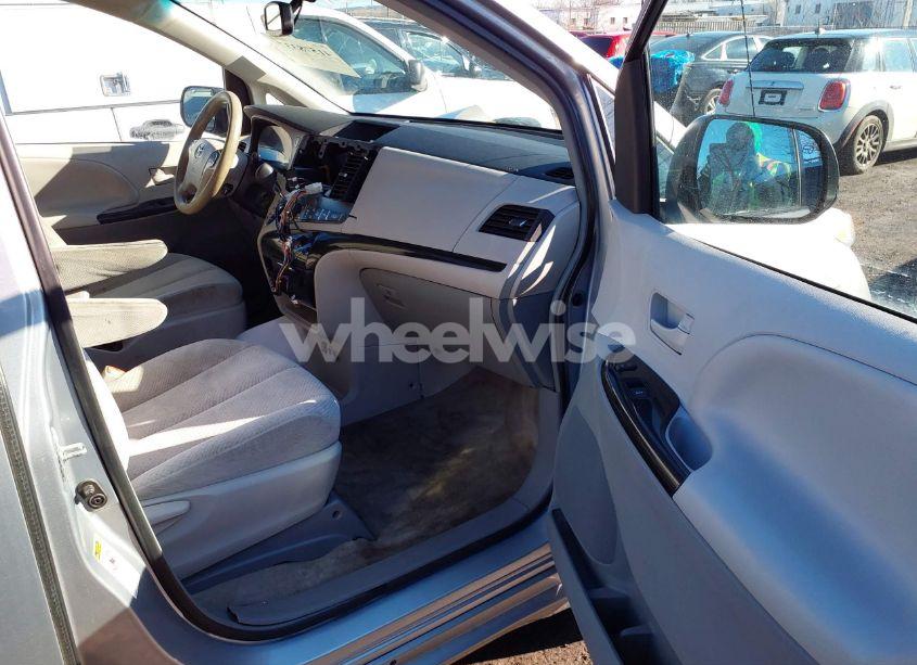 Photo 5 of 2014 Toyota Sienna LE V6 7 PASSENGER MOBILITY (VIN 5TDKK3DC0ES467514)