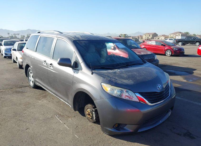 2014 Toyota Sienna LE V6 8 PASSENGER (VIN 5TDKK3DC0ES470705) main photo