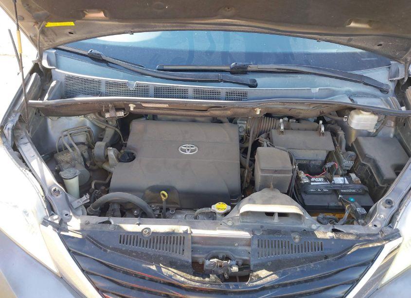 Photo 10 of 2014 Toyota Sienna LE V6 8 PASSENGER (VIN 5TDKK3DC0ES470705)