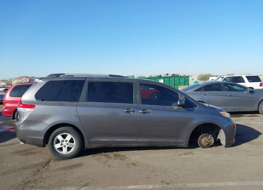 Photo 13 of 2014 Toyota Sienna LE V6 8 PASSENGER (VIN 5TDKK3DC0ES470705)