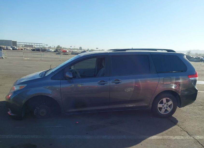 Photo 14 of 2014 Toyota Sienna LE V6 8 PASSENGER (VIN 5TDKK3DC0ES470705)