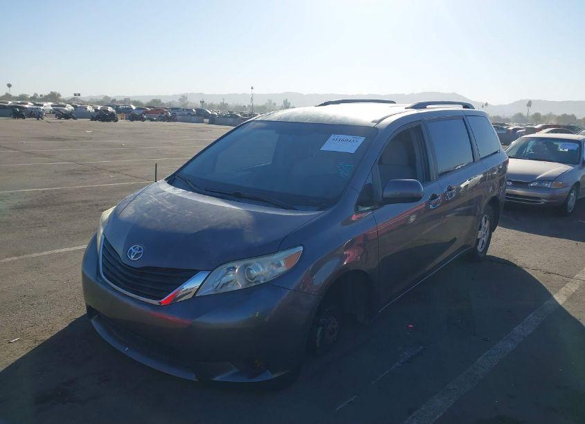 Photo 2 of 2014 Toyota Sienna LE V6 8 PASSENGER (VIN 5TDKK3DC0ES470705)