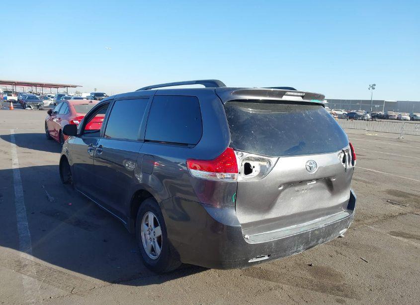 Photo 3 of 2014 Toyota Sienna LE V6 8 PASSENGER (VIN 5TDKK3DC0ES470705)