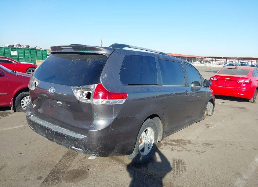 Photo 4 of 2014 Toyota Sienna LE V6 8 PASSENGER (VIN 5TDKK3DC0ES470705)