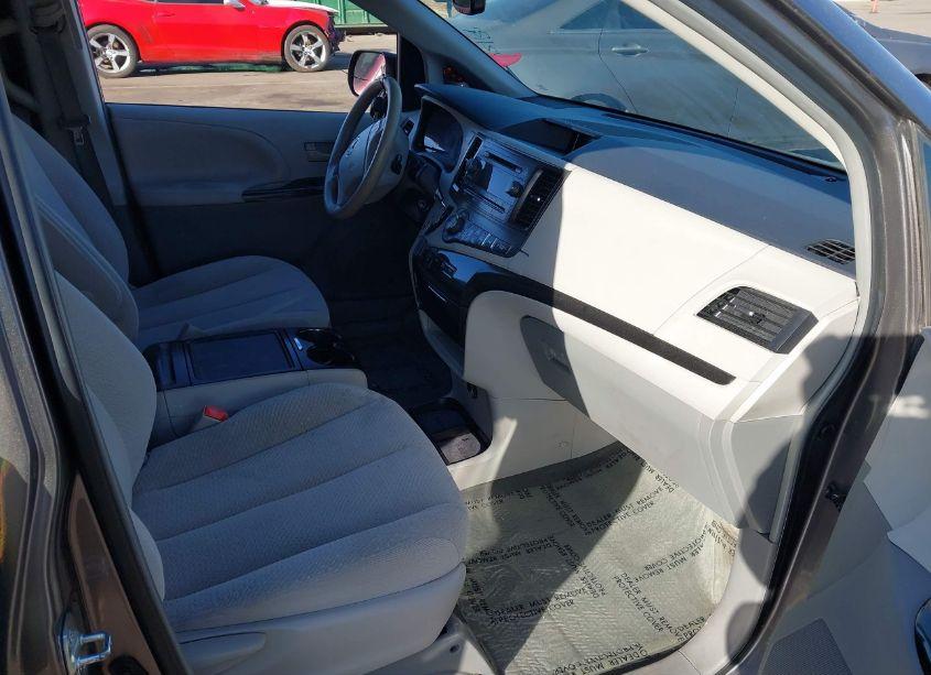 Photo 5 of 2014 Toyota Sienna LE V6 8 PASSENGER (VIN 5TDKK3DC0ES470705)