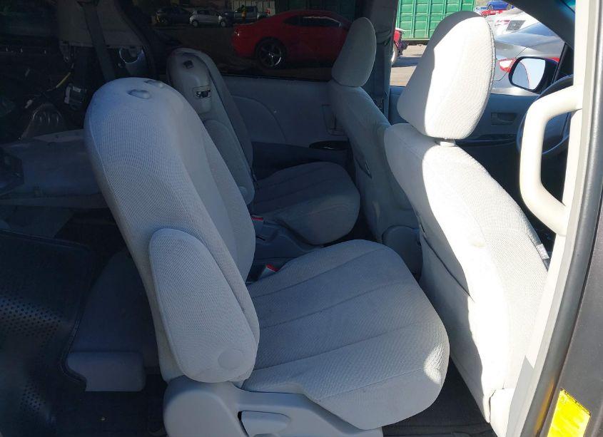 Photo 8 of 2014 Toyota Sienna LE V6 8 PASSENGER (VIN 5TDKK3DC0ES470705)