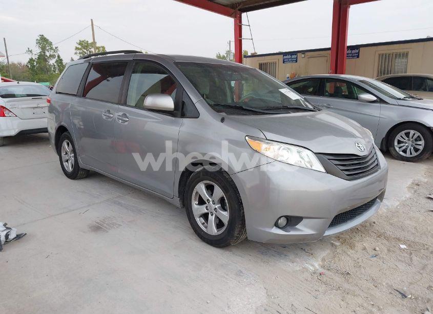 2014 Toyota Sienna LE V6 8 PASSENGER (VIN 5TDKK3DC0ES496088) main photo