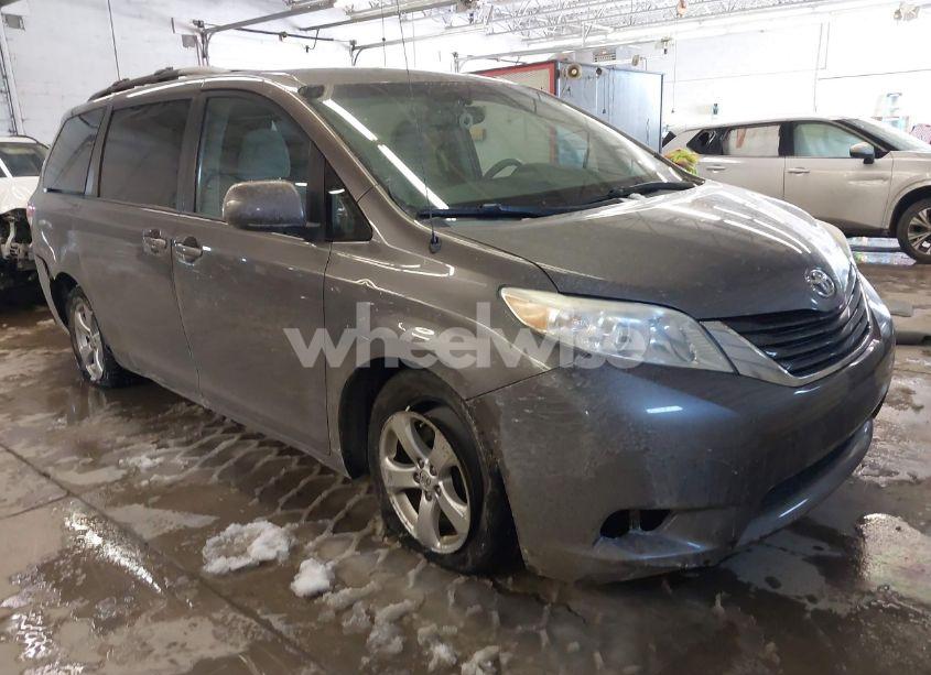 2014 Toyota Sienna LE V6 8 PASSENGER (VIN 5TDKK3DC0ES508837) main photo