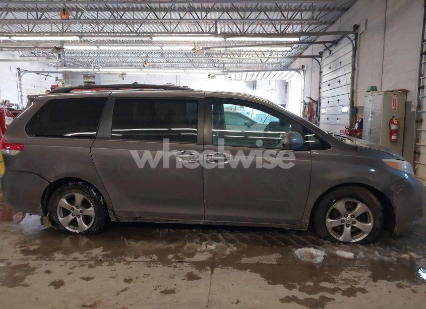 Photo 13 of 2014 Toyota Sienna LE V6 8 PASSENGER (VIN 5TDKK3DC0ES508837)