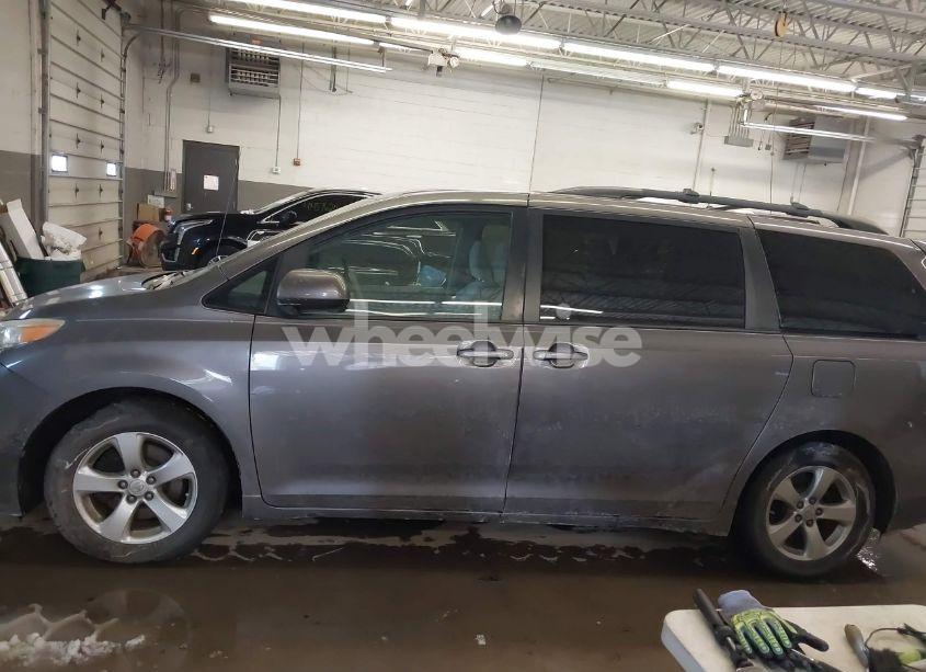 Photo 14 of 2014 Toyota Sienna LE V6 8 PASSENGER (VIN 5TDKK3DC0ES508837)