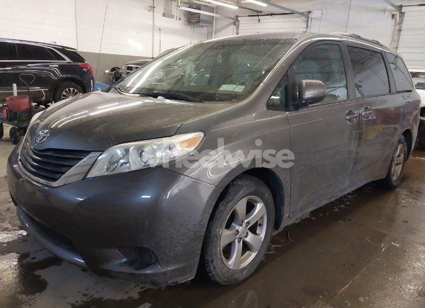 Photo 2 of 2014 Toyota Sienna LE V6 8 PASSENGER (VIN 5TDKK3DC0ES508837)