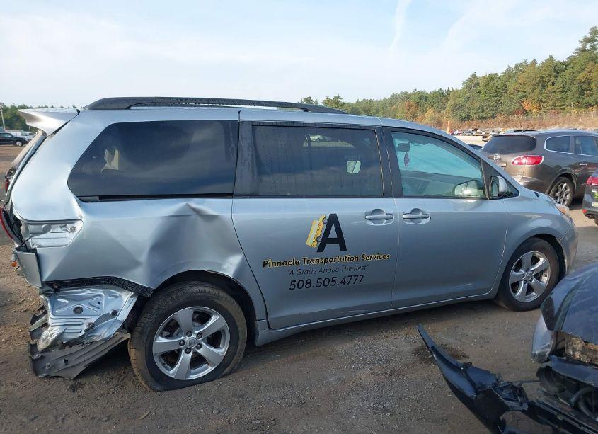 Photo 14 of 2014 Toyota Sienna LE V6 8 PASSENGER (VIN 5TDKK3DC0ES513925)