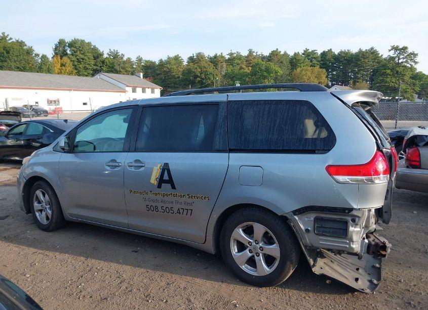 Photo 15 of 2014 Toyota Sienna LE V6 8 PASSENGER (VIN 5TDKK3DC0ES513925)