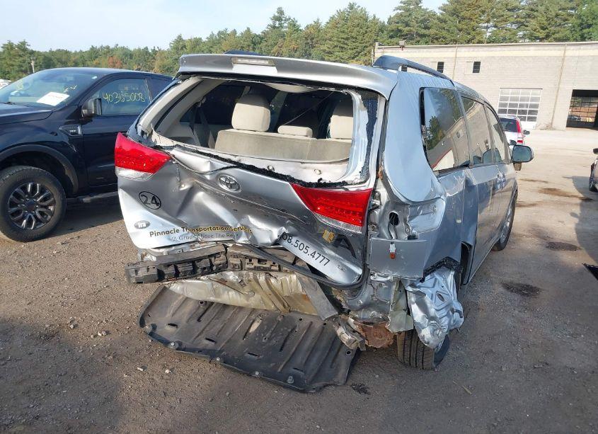Photo 4 of 2014 Toyota Sienna LE V6 8 PASSENGER (VIN 5TDKK3DC0ES513925)