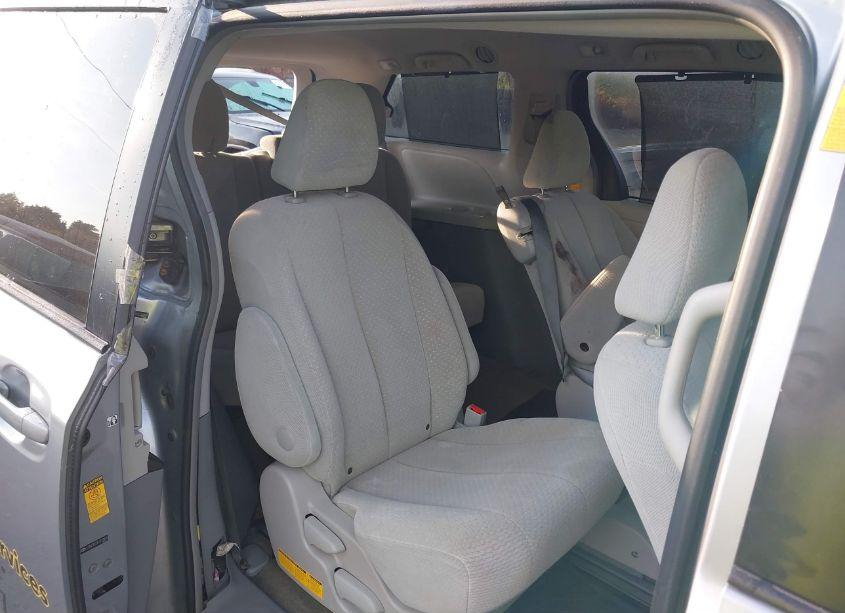 Photo 8 of 2014 Toyota Sienna LE V6 8 PASSENGER (VIN 5TDKK3DC0ES513925)