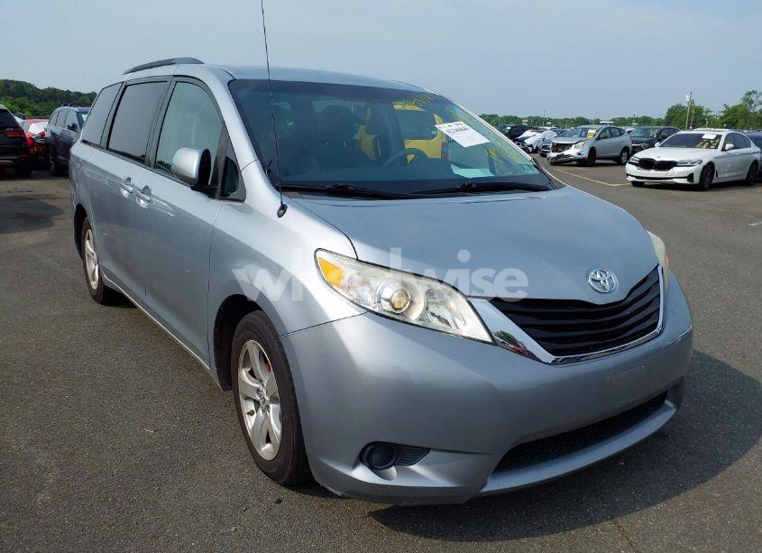 2014 Toyota Sienna LE V6 7 PASSENGER AUTO ACCESS SEAT/LE V6 7 PASSENGER MOBILITY/LE V6 8 PASSENGER (VIN 5TDKK3DC0ES522057) main photo