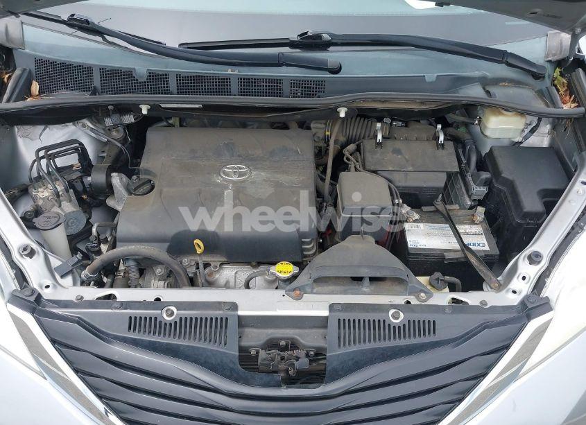 Photo 10 of 2014 Toyota Sienna LE V6 7 PASSENGER AUTO ACCESS SEAT/LE V6 7 PASSENGER MOBILITY/LE V6 8 PASSENGER (VIN 5TDKK3DC0ES522057)