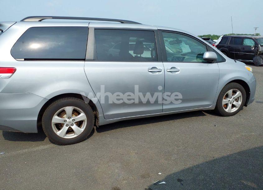 Photo 13 of 2014 Toyota Sienna LE V6 7 PASSENGER AUTO ACCESS SEAT/LE V6 7 PASSENGER MOBILITY/LE V6 8 PASSENGER (VIN 5TDKK3DC0ES522057)