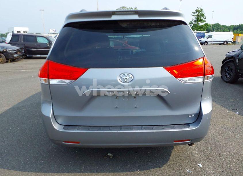 Photo 16 of 2014 Toyota Sienna LE V6 7 PASSENGER AUTO ACCESS SEAT/LE V6 7 PASSENGER MOBILITY/LE V6 8 PASSENGER (VIN 5TDKK3DC0ES522057)