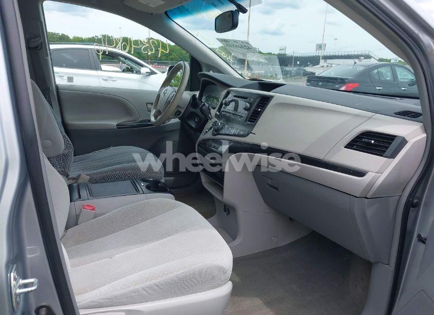 Photo 5 of 2014 Toyota Sienna LE V6 7 PASSENGER AUTO ACCESS SEAT/LE V6 7 PASSENGER MOBILITY/LE V6 8 PASSENGER (VIN 5TDKK3DC0ES522057)