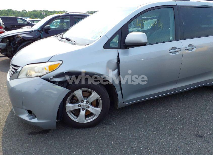 Photo 6 of 2014 Toyota Sienna LE V6 7 PASSENGER AUTO ACCESS SEAT/LE V6 7 PASSENGER MOBILITY/LE V6 8 PASSENGER (VIN 5TDKK3DC0ES522057)