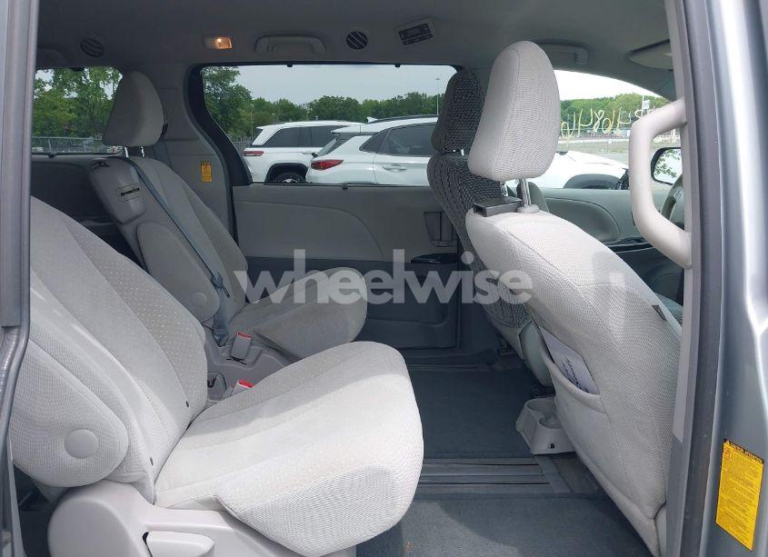 Photo 8 of 2014 Toyota Sienna LE V6 7 PASSENGER AUTO ACCESS SEAT/LE V6 7 PASSENGER MOBILITY/LE V6 8 PASSENGER (VIN 5TDKK3DC0ES522057)