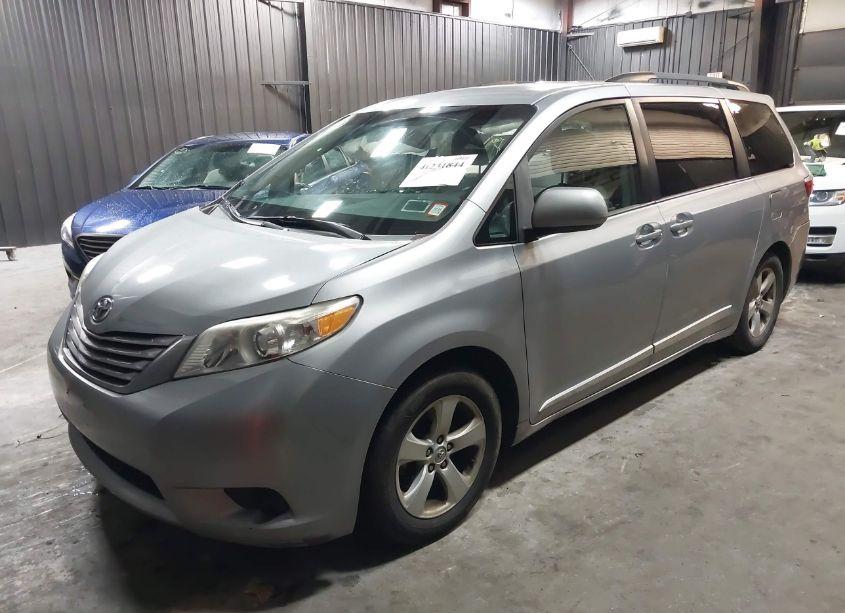 Photo 2 of 2015 Toyota Sienna LE 8 PASSENGER (VIN 5TDKK3DC0FS537112)