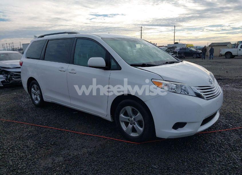 2015 Toyota Sienna LE 8 PASSENGER (VIN 5TDKK3DC0FS577223) main photo