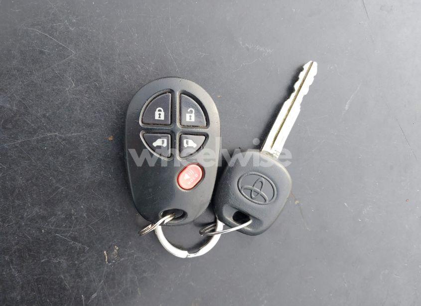 Photo 11 of 2015 Toyota Sienna LE 8 PASSENGER (VIN 5TDKK3DC0FS577223)