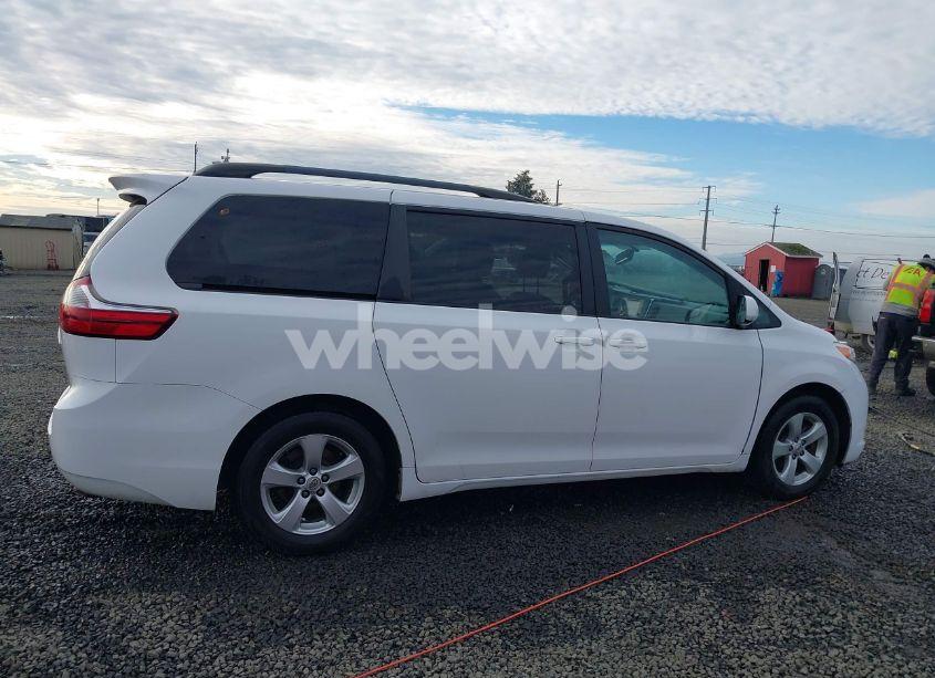 Photo 13 of 2015 Toyota Sienna LE 8 PASSENGER (VIN 5TDKK3DC0FS577223)