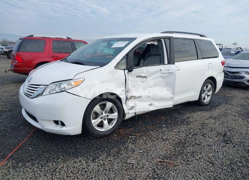 Photo 2 of 2015 Toyota Sienna LE 8 PASSENGER (VIN 5TDKK3DC0FS577223)