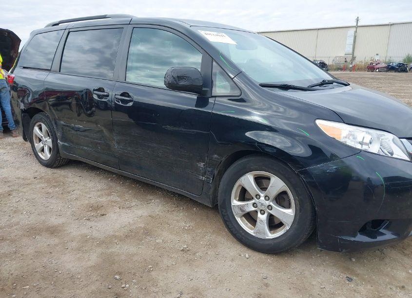 Photo 6 of 2015 Toyota Sienna LE 8 PASSENGER (VIN 5TDKK3DC0FS581210)