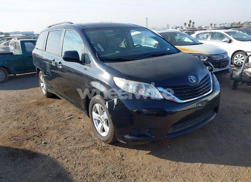 2015 Toyota Sienna LE 8 PASSENGER (VIN 5TDKK3DC0FS600256) main photo