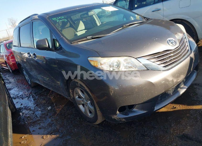 2015 Toyota Sienna LE 8 PASSENGER (VIN 5TDKK3DC0FS622323) main photo