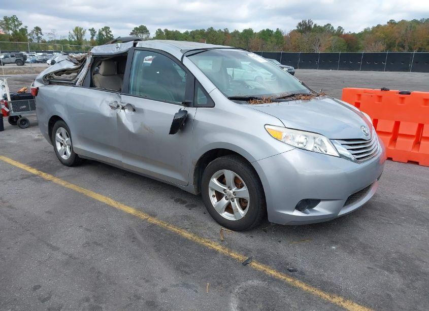 2015 Toyota Sienna LE 8 PASSENGER (VIN 5TDKK3DC0FS624833) main photo