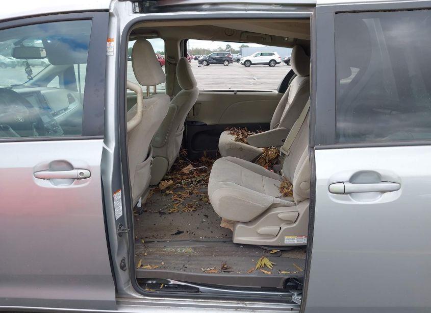 Photo 8 of 2015 Toyota Sienna LE 8 PASSENGER (VIN 5TDKK3DC0FS624833)