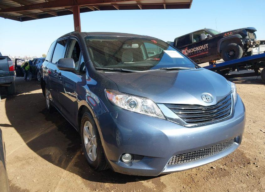 2015 Toyota Sienna LE 8 PASSENGER (VIN 5TDKK3DC0FS629384) main photo