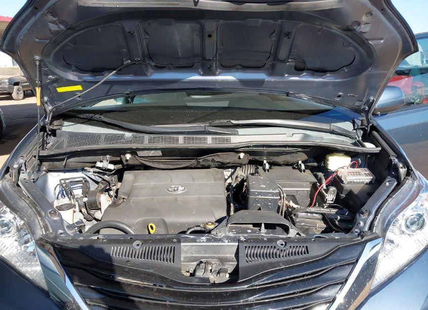 Photo 10 of 2015 Toyota Sienna LE 8 PASSENGER (VIN 5TDKK3DC0FS629384)