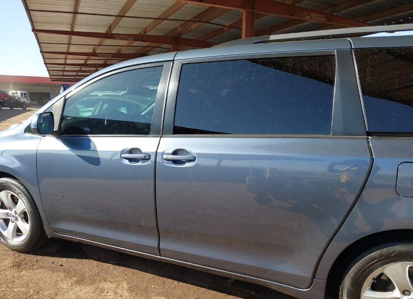 Photo 14 of 2015 Toyota Sienna LE 8 PASSENGER (VIN 5TDKK3DC0FS629384)