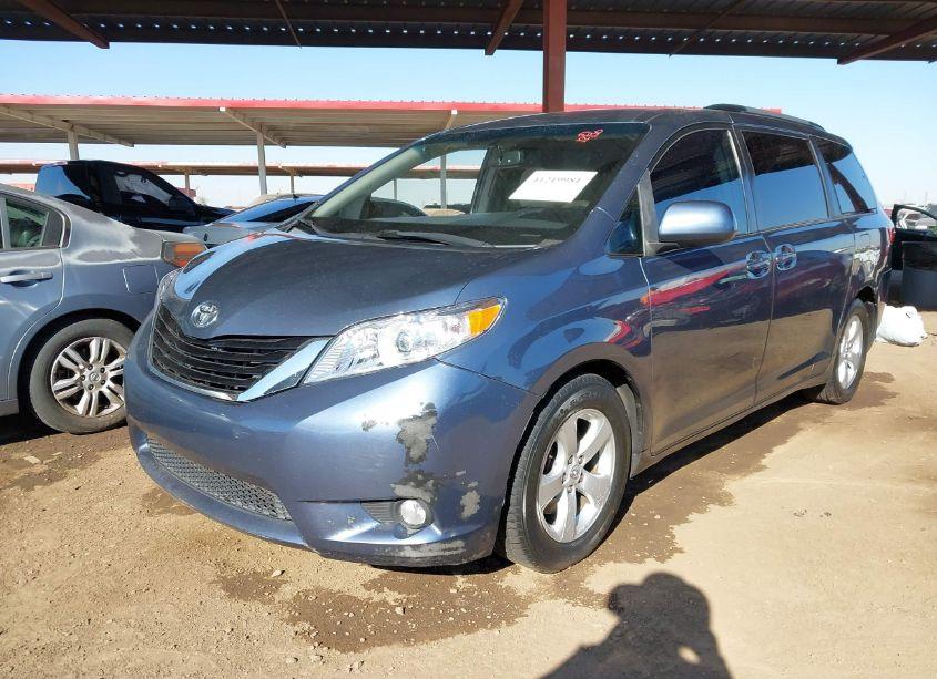 Photo 2 of 2015 Toyota Sienna LE 8 PASSENGER (VIN 5TDKK3DC0FS629384)