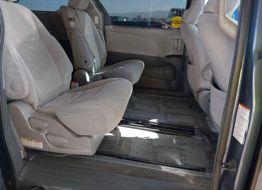 Photo 8 of 2015 Toyota Sienna LE 8 PASSENGER (VIN 5TDKK3DC0FS629384)