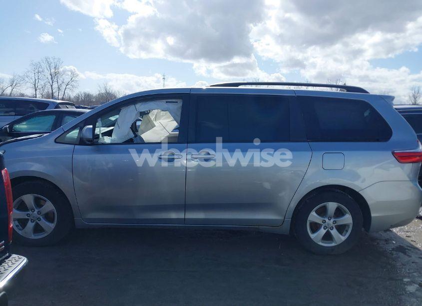 Photo 15 of 2015 Toyota Sienna LE 8 PASSENGER (VIN 5TDKK3DC0FS663213)