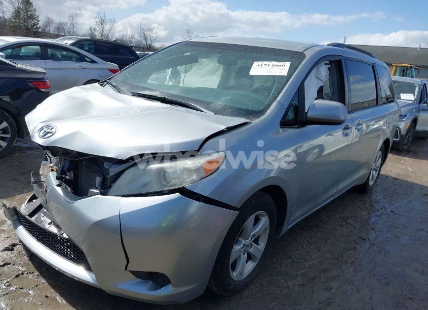 Photo 2 of 2015 Toyota Sienna LE 8 PASSENGER (VIN 5TDKK3DC0FS663213)